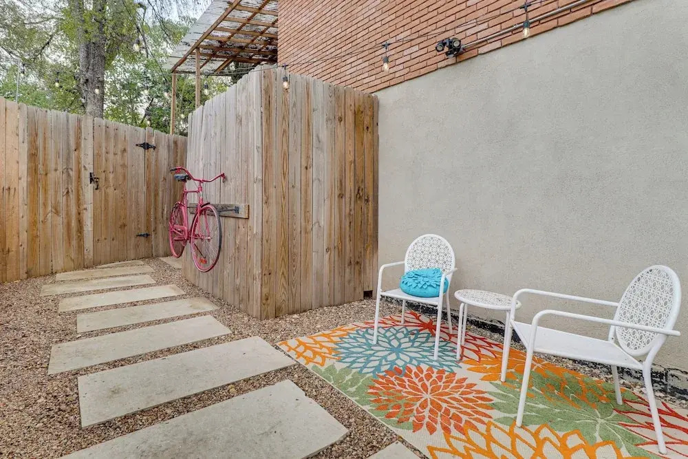 3 Mi to Dtwn Austin! Sleek Apt w/ Private Patio