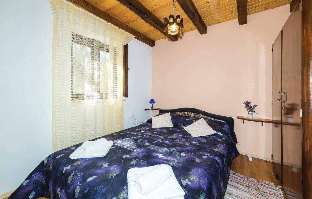 Beautiful Home in Drvenik Veliki With Wifi and 2 Bedrooms