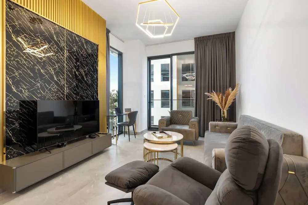 Waves - Cityscape Balcony Views and Cozy Comfort in Dubai