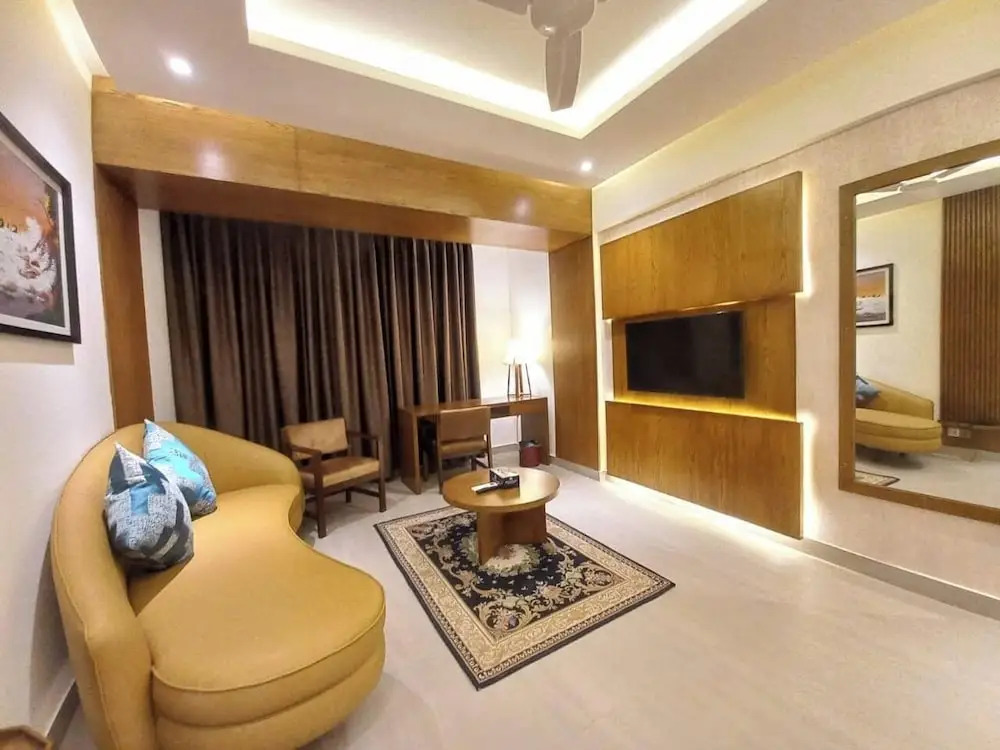 Royal Pearl Suites