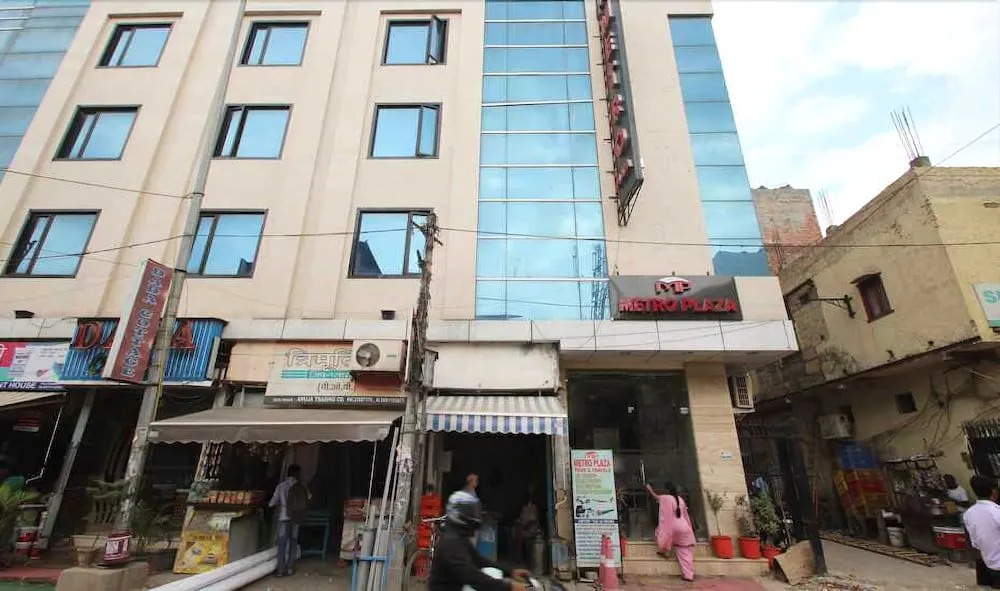 ADB Rooms Hotel Metro Plaza