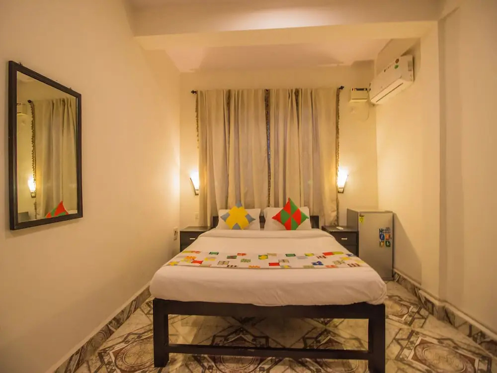 OYO 12041 Home Bright Studio Candolim Beach