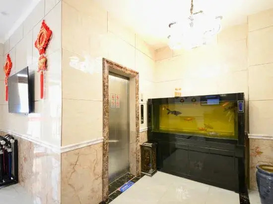 Ruixin Express Hotel (Taiyuan Railway Station Clothing City)