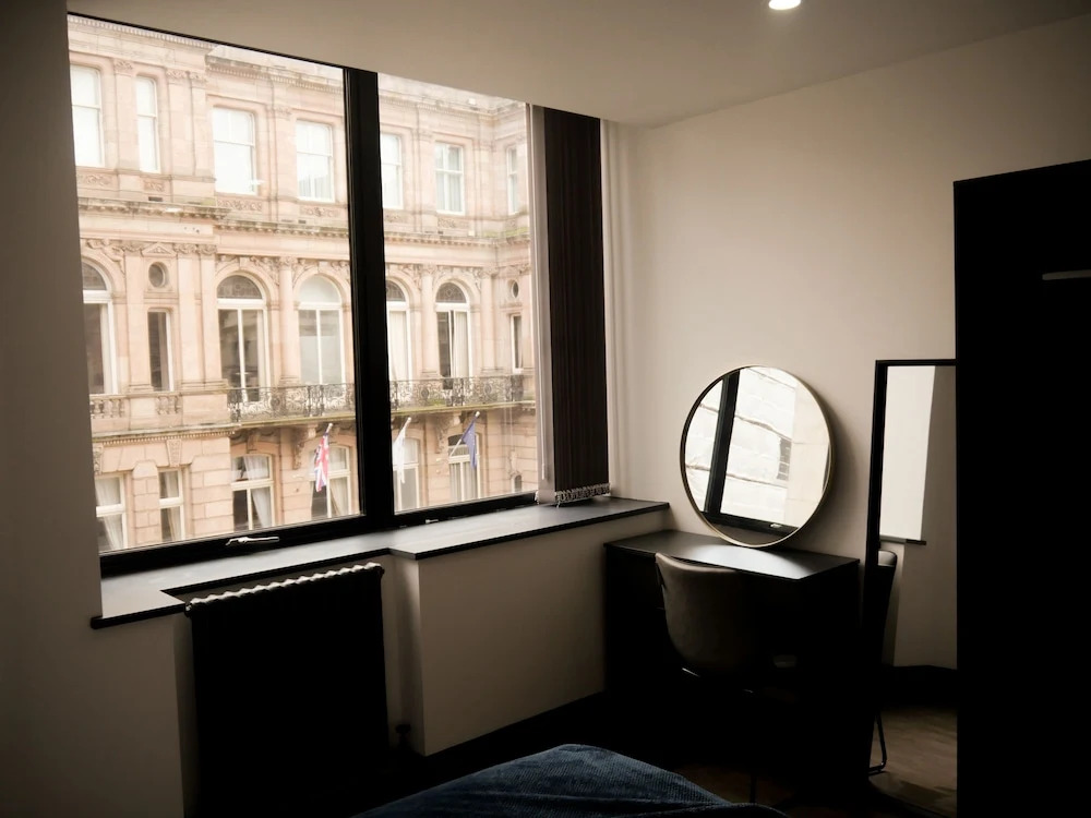 New Oxford House Apartments By Happy Days
