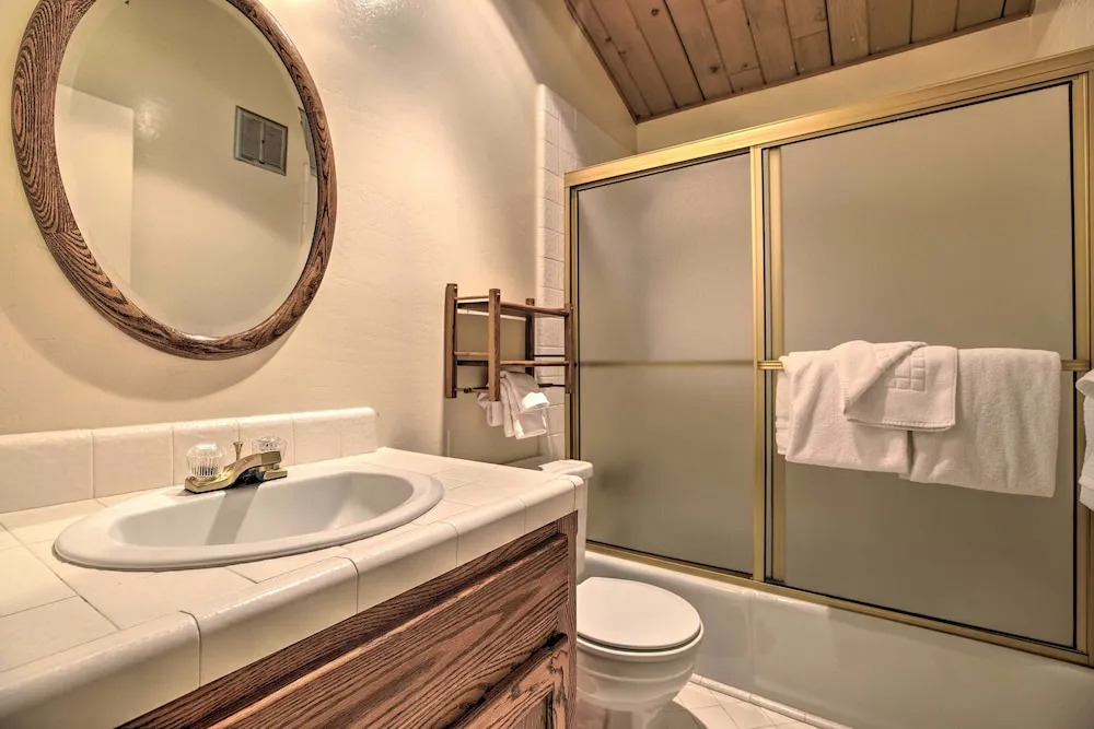 Mammoth Lakes Townhome < 2 Mi to Ski Area!