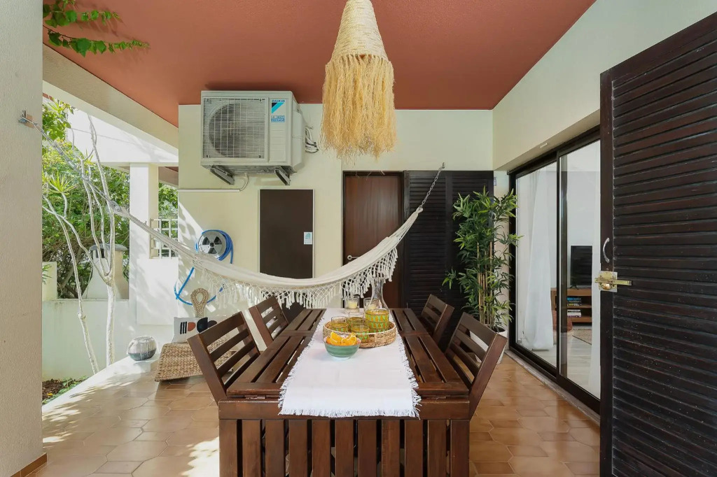 Amazing Beach House with Balcony (Free WI-FI)