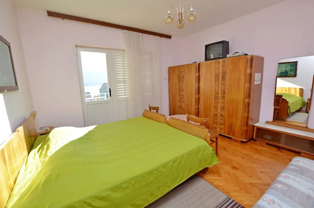 Apartment and Rooms Anton