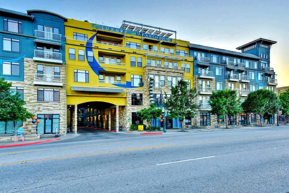 StayLo Luxury 2 Bedroom Apartment