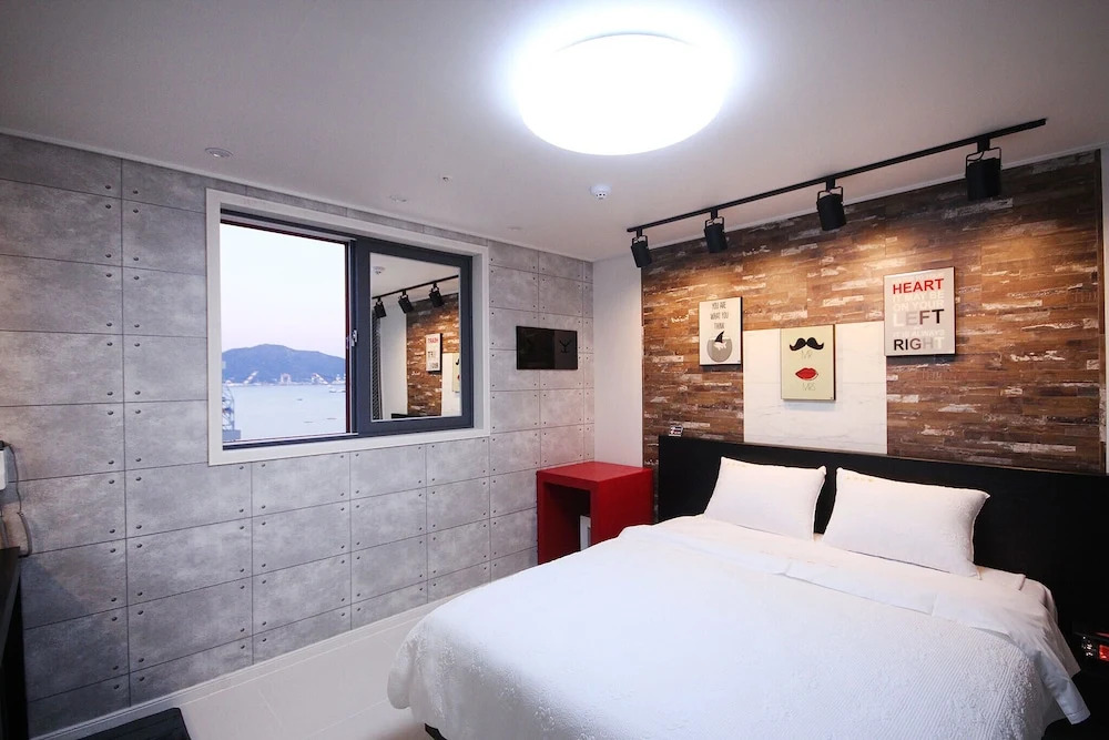 Geoje Island Sadeung K Self Check-in Motel