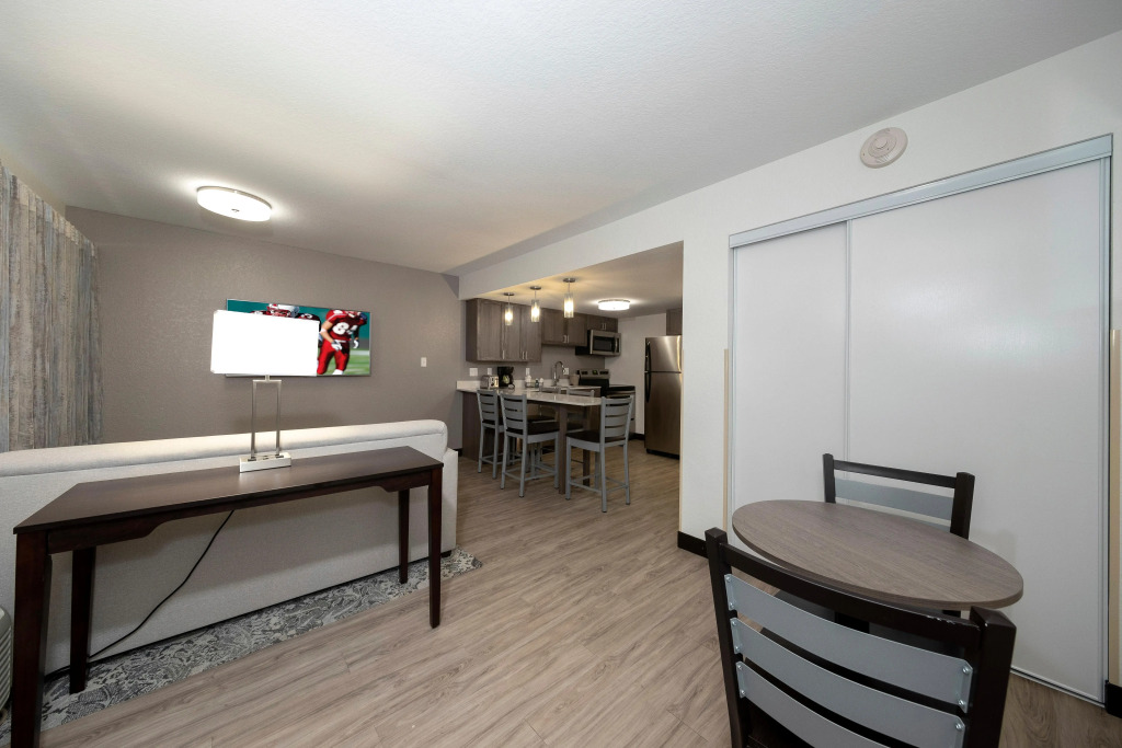 Red Roof Inn PLUS+ & Suites Naples Downtown-5th Ave S
