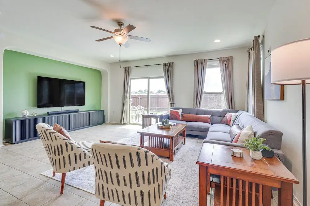 10 Mi to Dtwn Austin: Family Home w/ Communal Pool