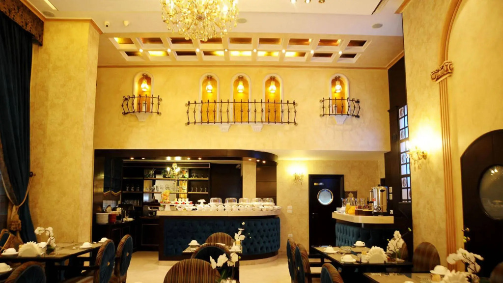 Queens Suite Hotel