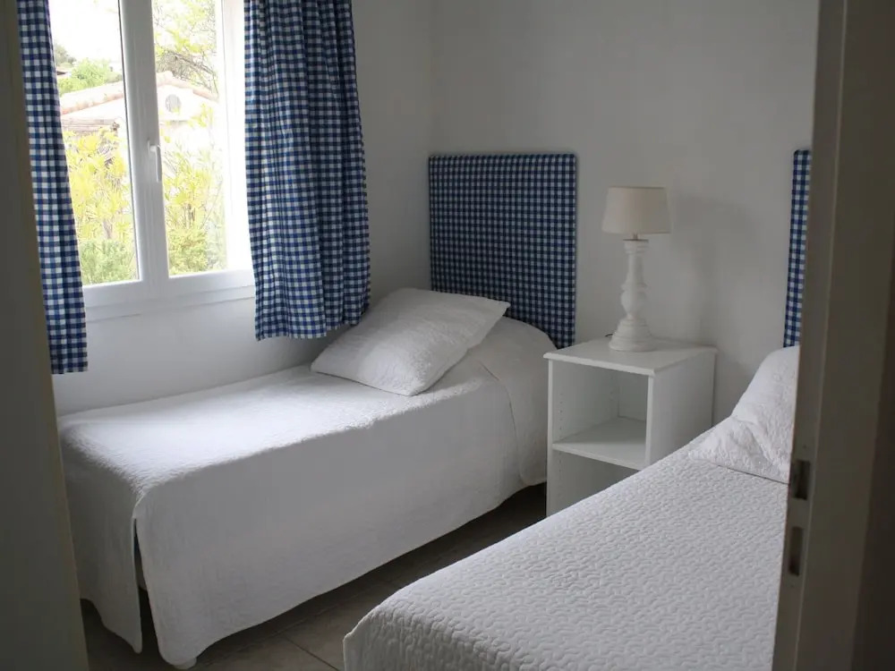 Modern villa in Camplong with private pool