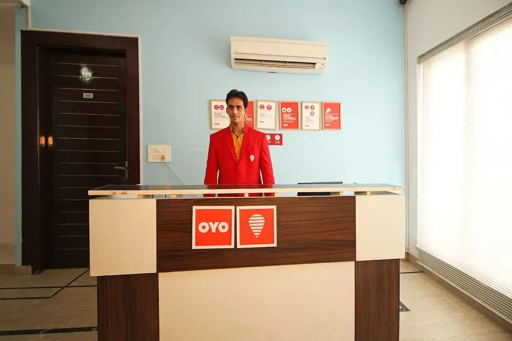 The Signature Hotel By OYO Rooms