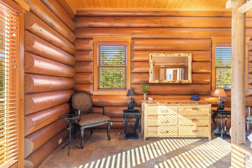 0.5mi to the Lake, Deck w/ Views, Poker Table Eagle Ridge Retreat by Avantstay