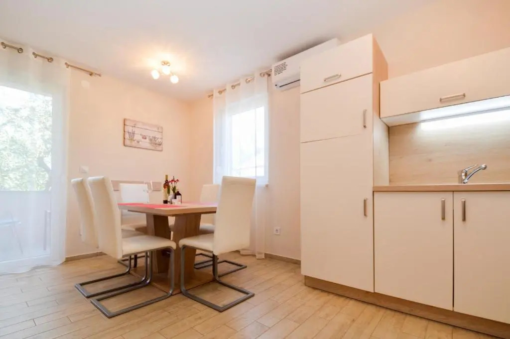 Apartment Mit- Mir