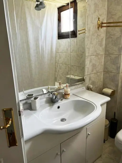Thalatta and Oros Traditional Villa