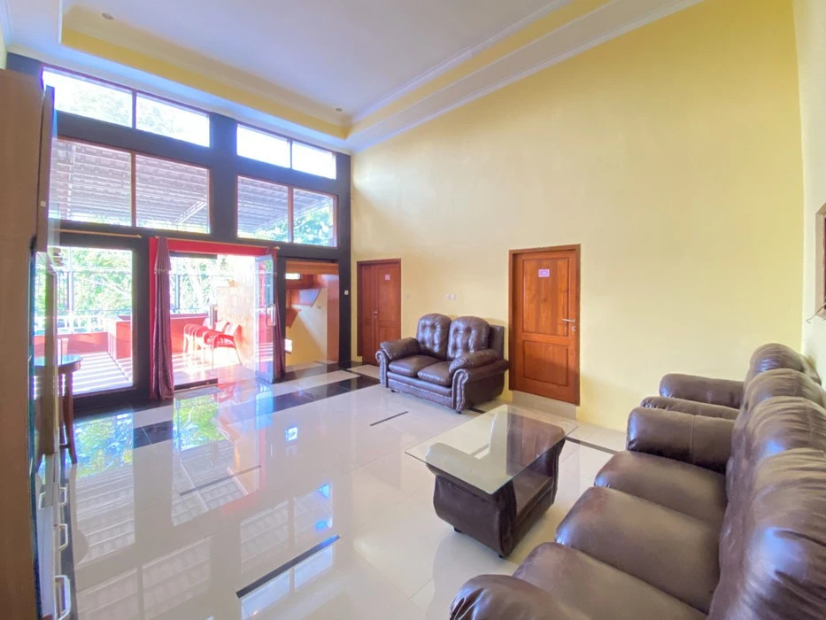 RedDoorz at The Canal Homestay Probolinggo