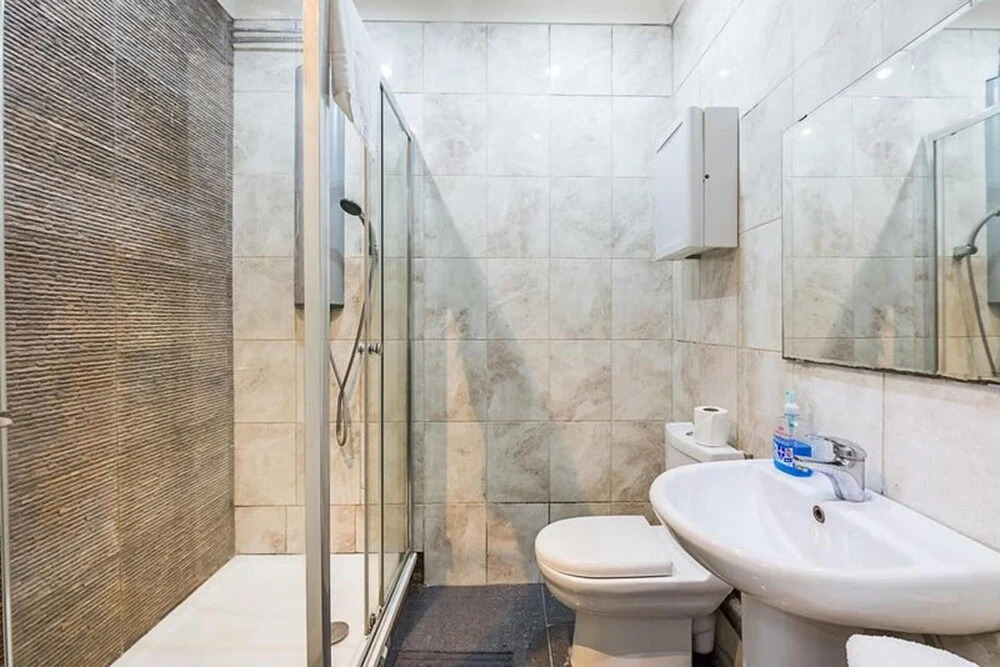 Remarkable 3-bed Apartment in London