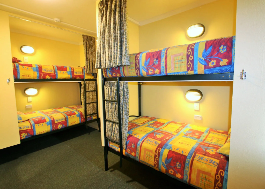 Chateau Backpackers & Motels