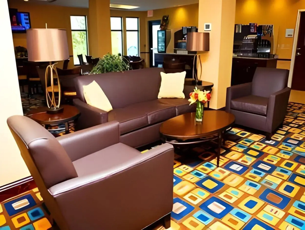 Holiday Inn Express & Suites Youngstown West - Austintown by IHG