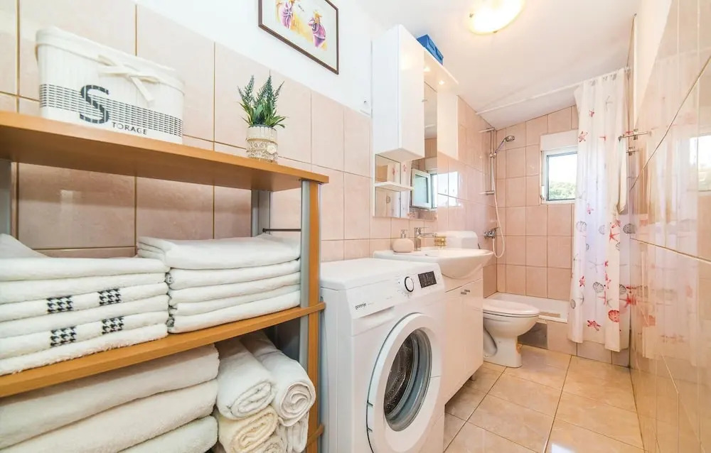 Beautiful Home in Kanica With Wifi and 3 Bedrooms