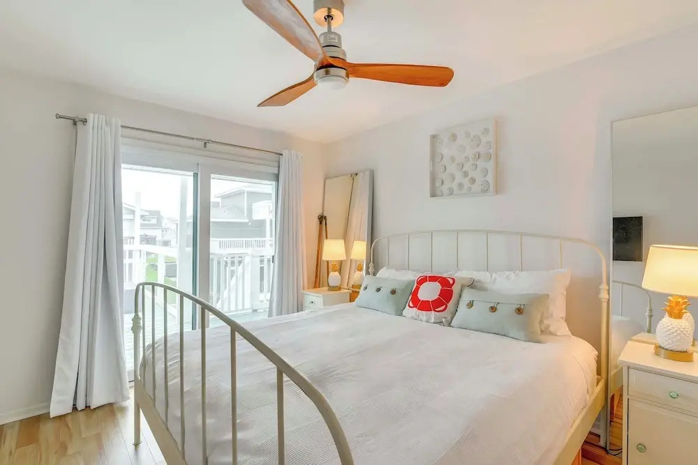 1 Block to Beach: Family Retreat in Galveston!