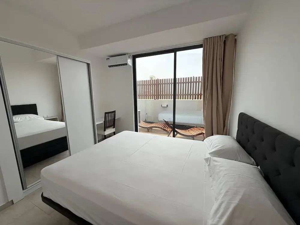 Joli Beach House - Spacious Ground Floor T2 Apartment