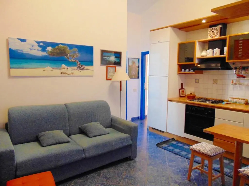 M244 - Marcelli, trilocale con terrazzo a 150mt dal mare