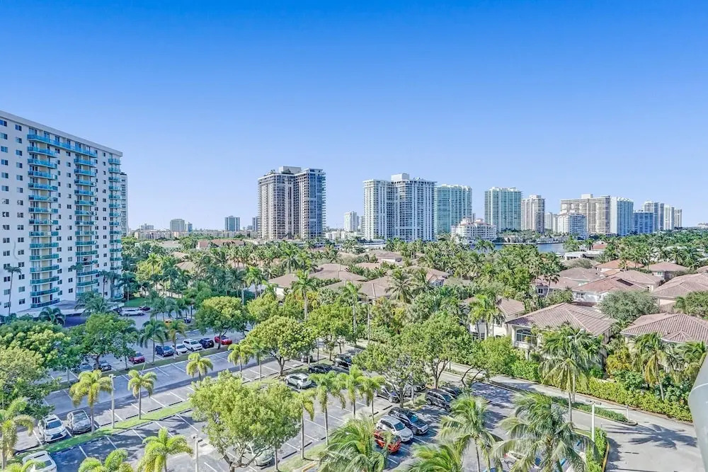Sunny Isles 4 Bedrooms on the beach