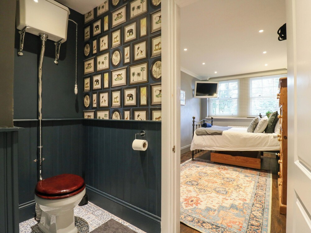 River Haven - River Thames Frontage House