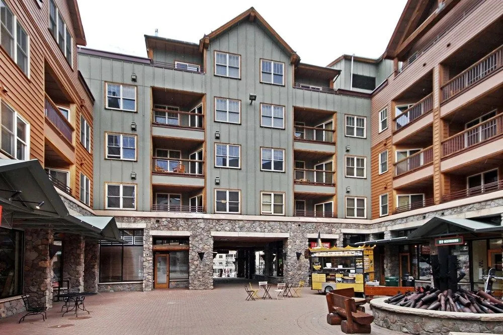8401 Buffalo Lodge by RedAwning