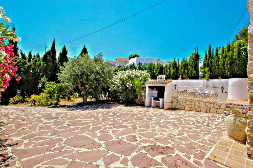 Flandes - traditionally furnished detached villa with peaceful surroundings in Benissa
