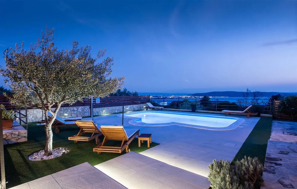 Amazing Home In Kastel Sucurac