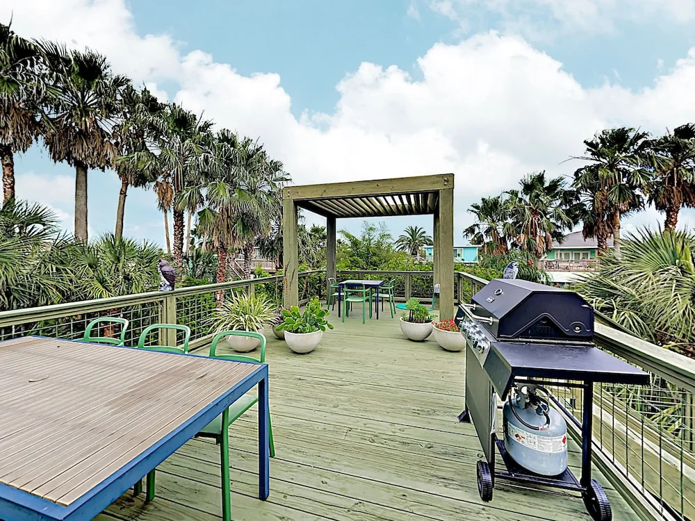 New Listing! the Palms - Canal On Double Lot 2 Bedroom Home