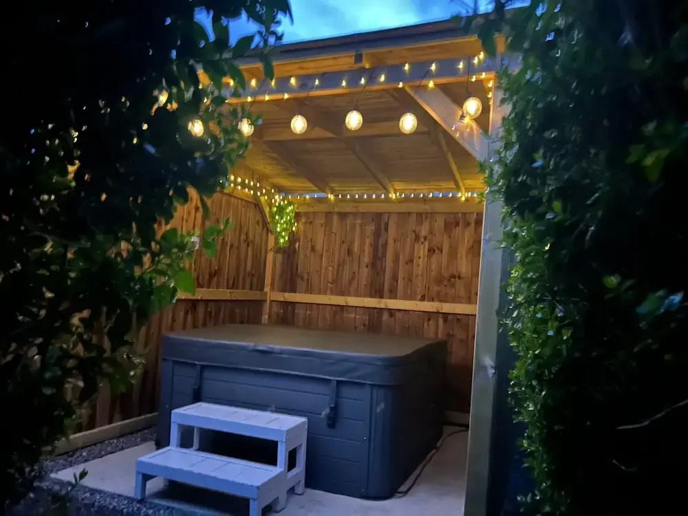 Fernlea Luxury Shepherds Hut - Sleeps 2 & Hot Tub