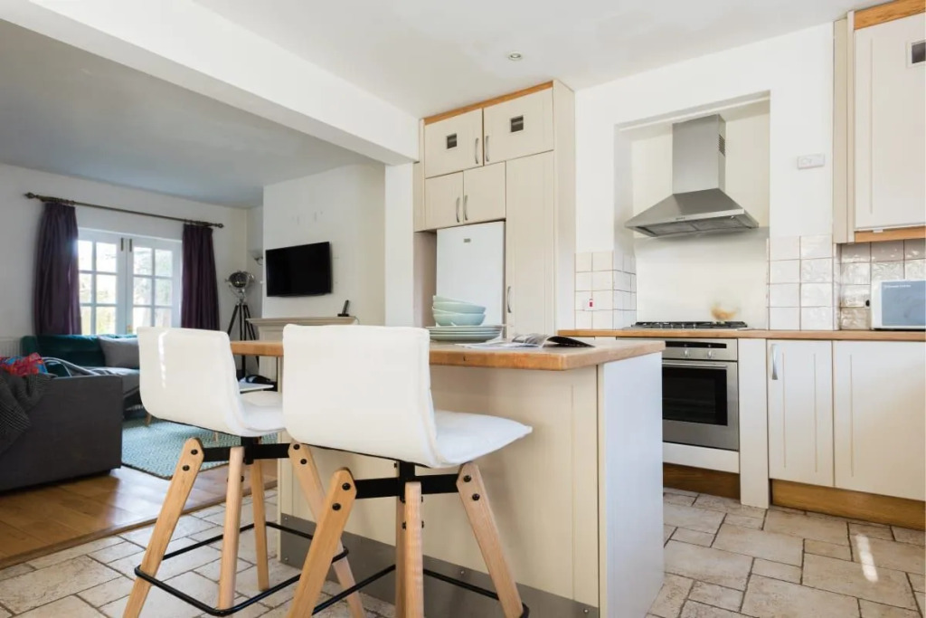 The Great Clarendon Lodge - Large & Stylish 4BDR Home