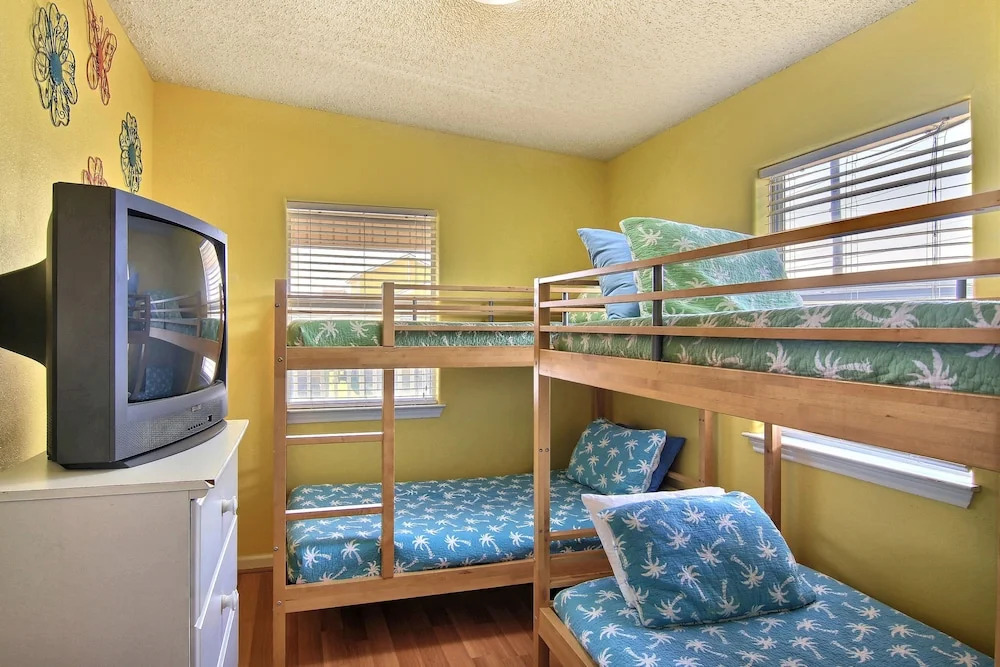 Quitcha Beach Inn 4 Bedrooms 2 Bathrooms Home