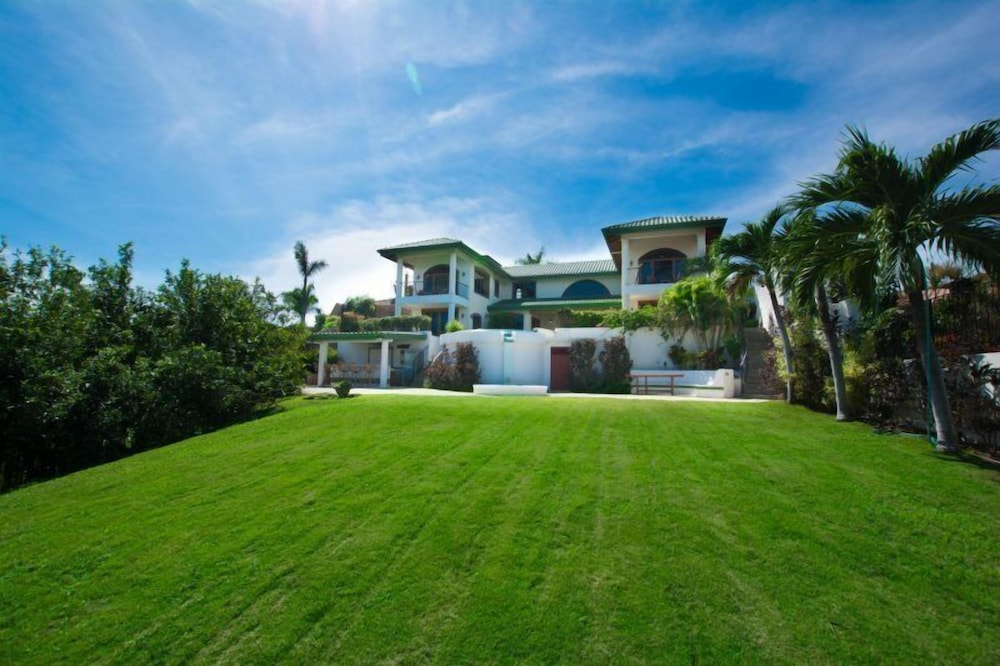 Villa Verde 4br Ocean-view Villa 12 Guests