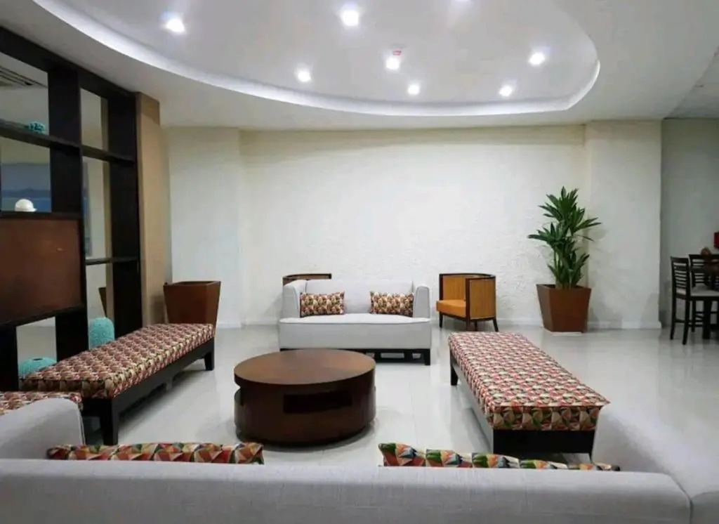2-Bed Villa Sleeps 4 with Pool & Parking