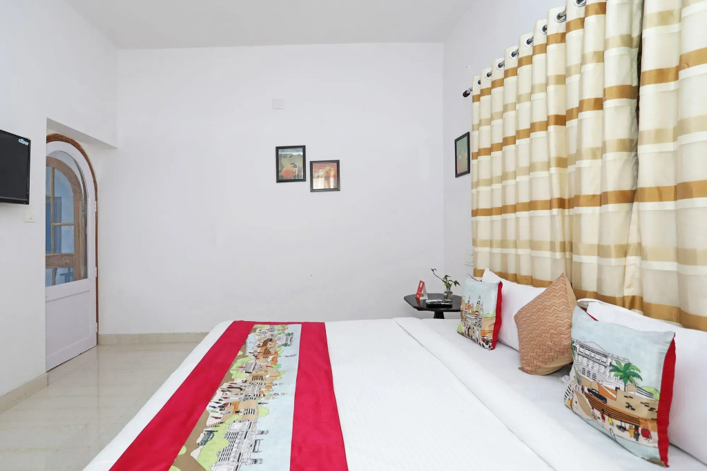 OYO 10298 Home near Sukhadia Circle
