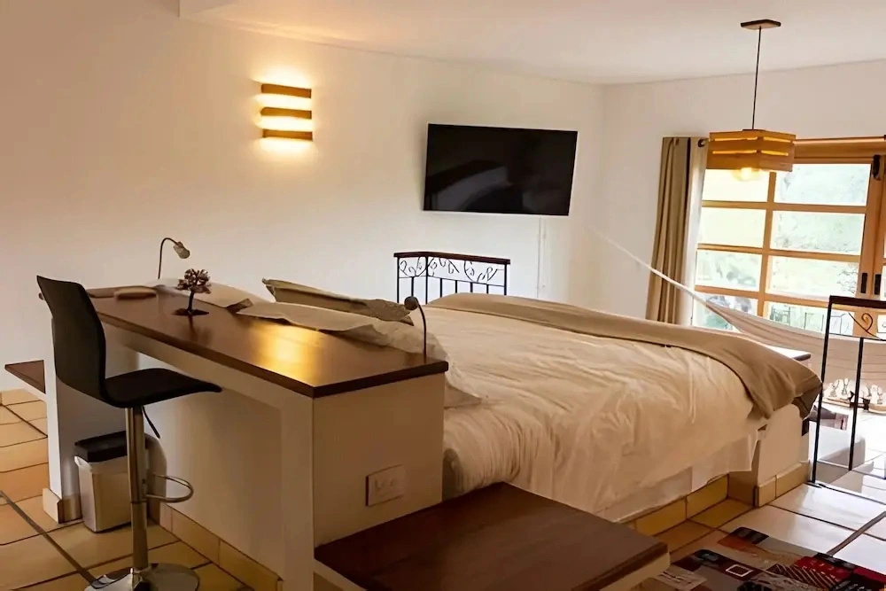 El Solaz Suites By Honnor Living