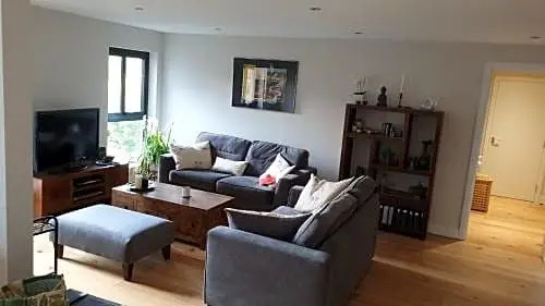 1 double guest bedroom in my home North Leeds