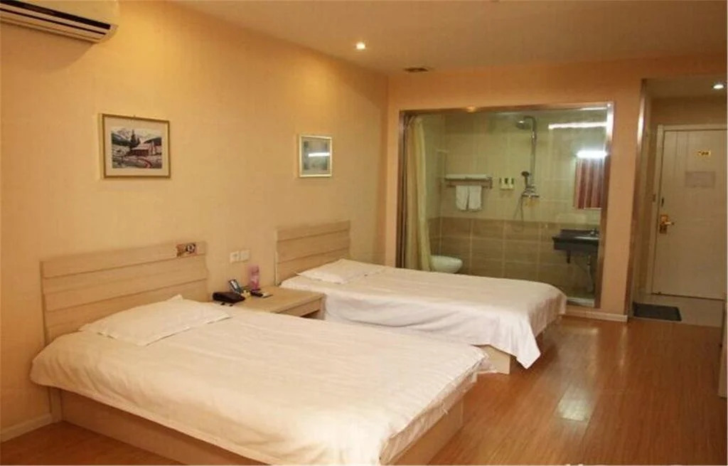 Daily Holiday Business Inn