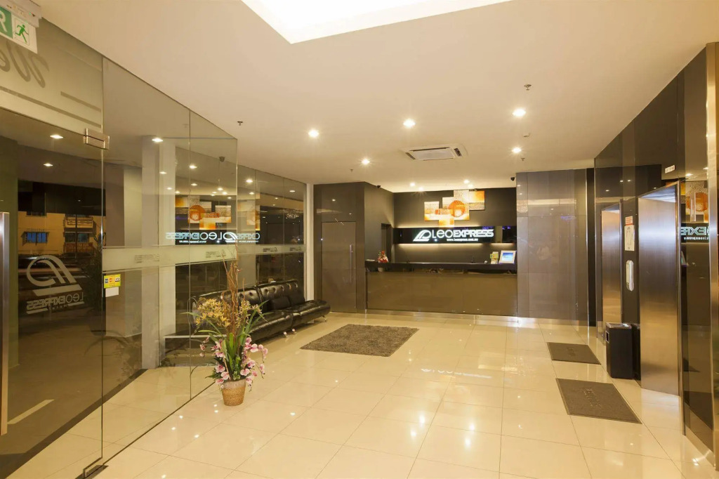 LEO Express Hotel