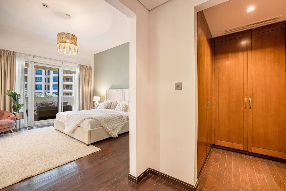 Palm Jumeirah - 2br - New Furnished - Next To Mall