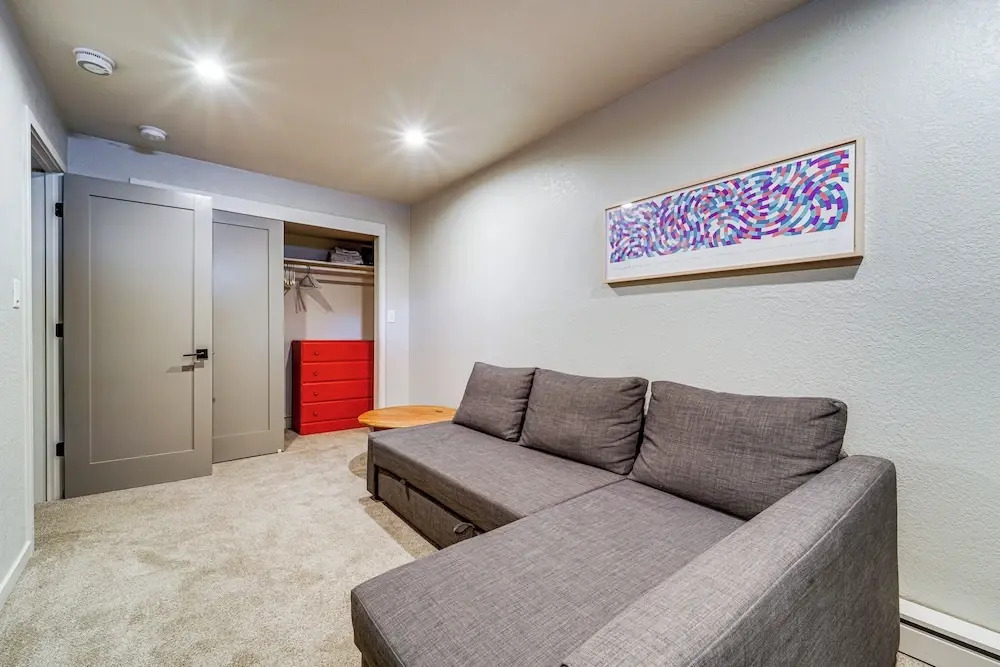 3 Mi to Diamond Peak: Mtn-view Home w/ Fireplace
