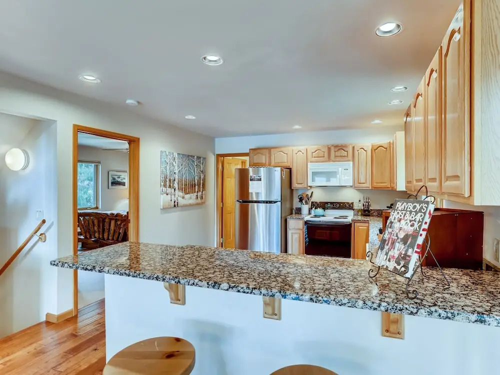 New Listing! Columbine Rock Lodge W/ Hot Tub 4 Bedroom Home