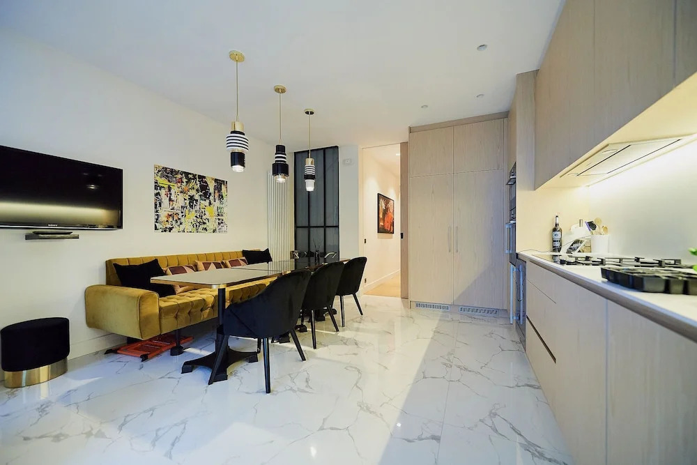 B&B Suites 124