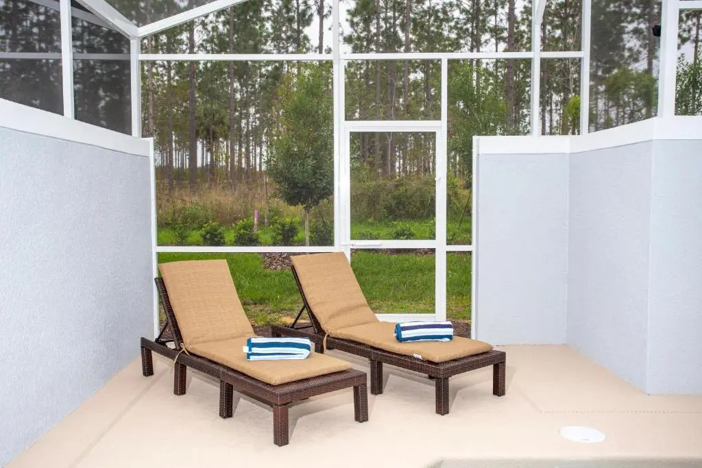 Marvelous 4 Bd w/ Pool Close to Disney 218